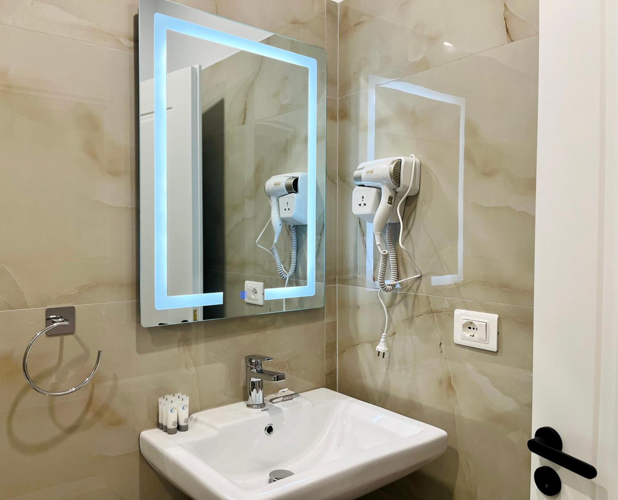 Mili Hotel Berat Eksteriør bilde